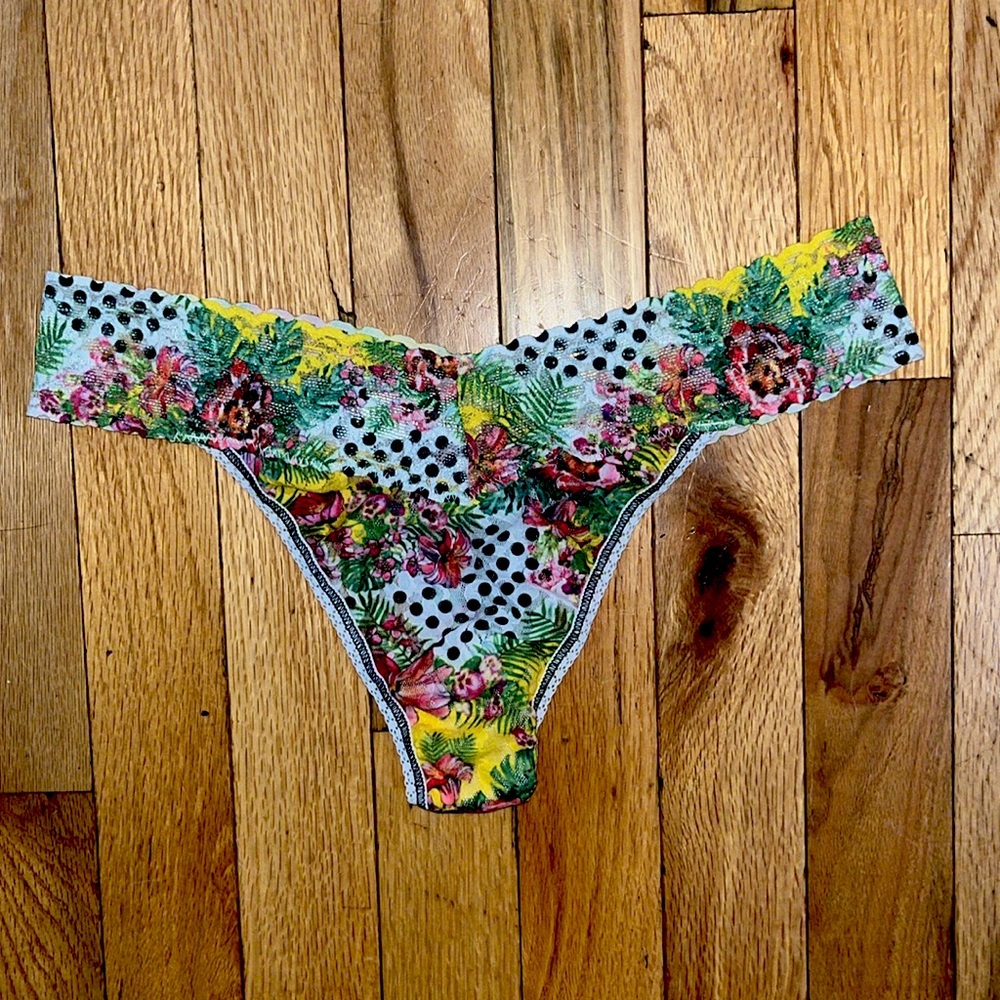 NWOT Hanky Panky Signature Lace original rise thong panties. 35th anniversary